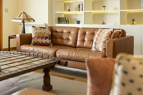 Estoril Queen s Apartment by Cadenzalux