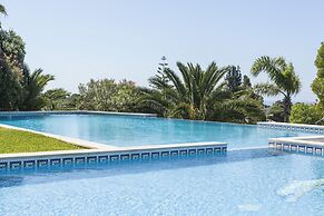 Estoril Queen s Apartment by Cadenzalux