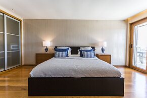 Estoril Queen s Apartment by Cadenzalux