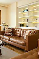 Estoril Queen s Apartment by Cadenzalux