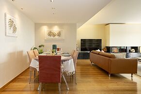 Estoril Queen s Apartment by Cadenzalux