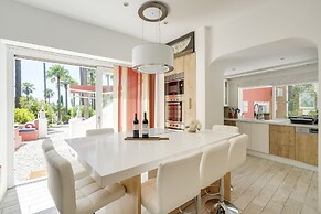 Villa Oasis by Cadenzalux