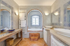 Villa Oasis by Cadenzalux