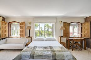 Villa Oasis by Cadenzalux
