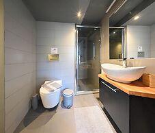 Gazi Metro APT Urban Balcony Oasis