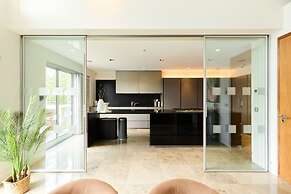 The Hampstead Garden Hideaway - 5bdr Home With Pool and Garden