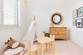 The Hampstead Garden Hideaway - 5bdr Home With Pool and Garden