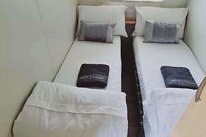 3-bed Cabin, Sleeps 6 With Pool & 5 Mins to Beach