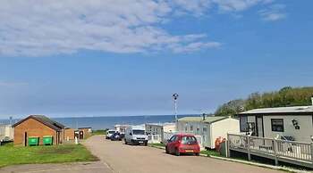 6 Guests - 3 Bedrooms - Entertainment - Near Beach