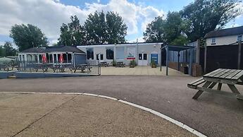 6 Guests - 3 Bedrooms - Entertainment - Near Beach