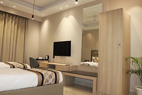 Infinity Stays - Hotel Near Medanta