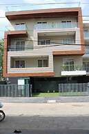 Infinity Stays - Hotel Near Medanta