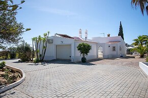 Pomba Beautifully Renovated With Heated Pool