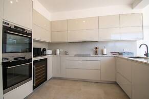 Pomba Beautifully Renovated With Heated Pool