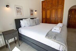 Pomba Beautifully Renovated With Heated Pool