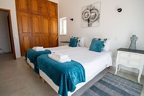 Pomba Beautifully Renovated With Heated Pool