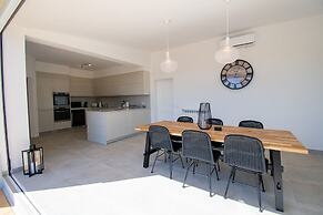 Pomba Beautifully Renovated With Heated Pool