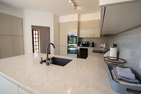 Pomba Beautifully Renovated With Heated Pool