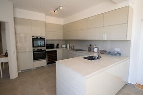 Pomba Beautifully Renovated With Heated Pool