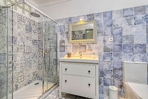 Azula Bright and Airy 2 Bedroom Apartment With p