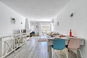 Azula Bright and Airy 2 Bedroom Apartment With p