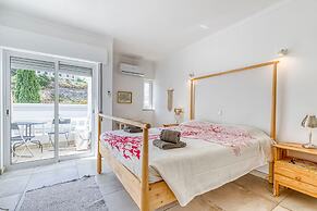 Azula Bright and Airy 2 Bedroom Apartment With p