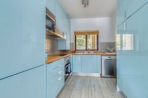 Azula Bright and Airy 2 Bedroom Apartment With p