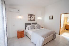 Carosim Quiet Location Close to Beach Private