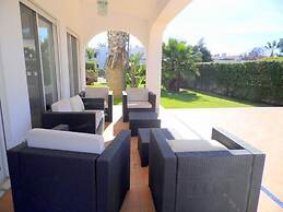 16 Centeanes Fabulous Location Just Short Walk t