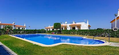 Apartment Oleander Excellent Townhouse in Carvoe