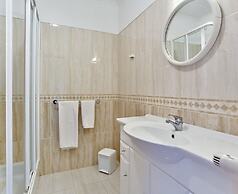 Apartment Oleander Excellent Townhouse in Carvoe