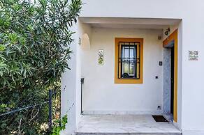 Apartment Oleander Excellent Townhouse in Carvoe
