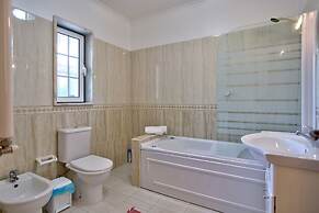 Apartment Oleander Excellent Townhouse in Carvoe