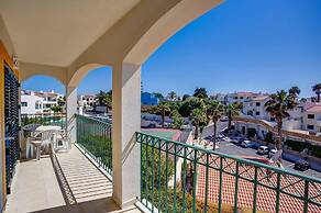 Apartment Oleander Excellent Townhouse in Carvoe