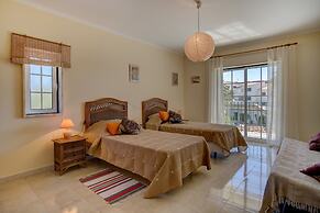 Apartment Oleander Excellent Townhouse in Carvoe