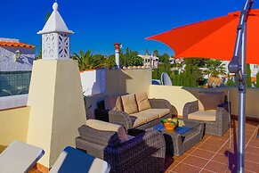 6 Centeanes Clifftop Apartment sea Views and st