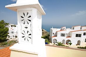 6 Centeanes Clifftop Apartment sea Views and st