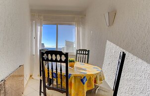 6 Centeanes Clifftop Apartment sea Views and st