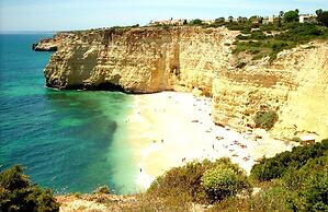 6 Centeanes Clifftop Apartment sea Views and st