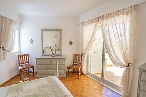 Silver Beautiful 4 Bedroom Vila Just Steps TO TH