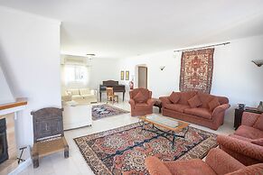 Silver Beautiful 4 Bedroom Vila Just Steps TO TH