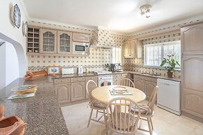 Silver Beautiful 4 Bedroom Vila Just Steps TO TH