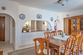 Silver Beautiful 4 Bedroom Vila Just Steps TO TH