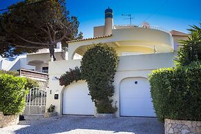 Silver Beautiful 4 Bedroom Vila Just Steps TO TH