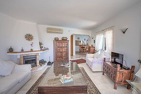 Silver Beautiful 4 Bedroom Vila Just Steps TO TH