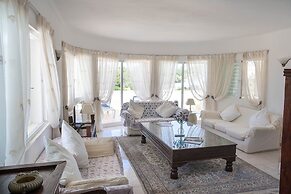 Silver Beautiful 4 Bedroom Vila Just Steps TO TH