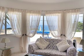 Silver Beautiful 4 Bedroom Vila Just Steps TO TH