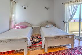 Silver Beautiful 4 Bedroom Vila Just Steps TO TH