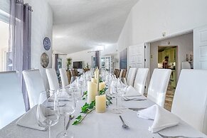 Golfinhos Magnificent Spacious 5 Bedroom Villa