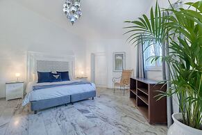 Golfinhos Magnificent Spacious 5 Bedroom Villa